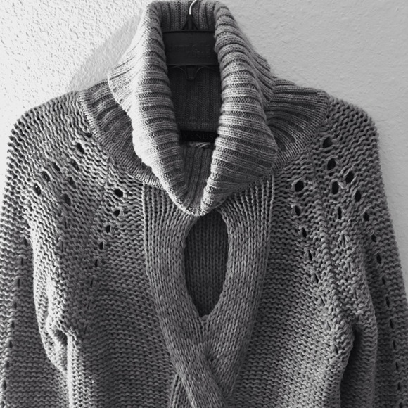 Venus Gray Keyhole Cut Out Long Sleeve Cowl Neck Turtleneck Sweater Size Small - Picture 5 of 15